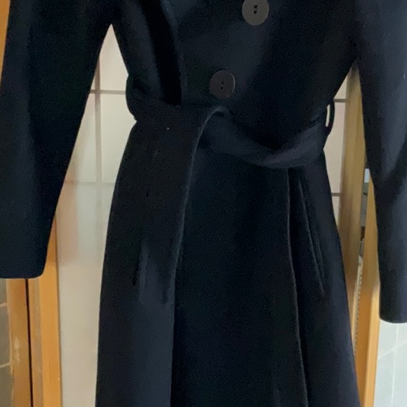 Dark blue wool 3/4 length coat, 3 button closure, belt, pockets, never worn - Picture 3 of 5